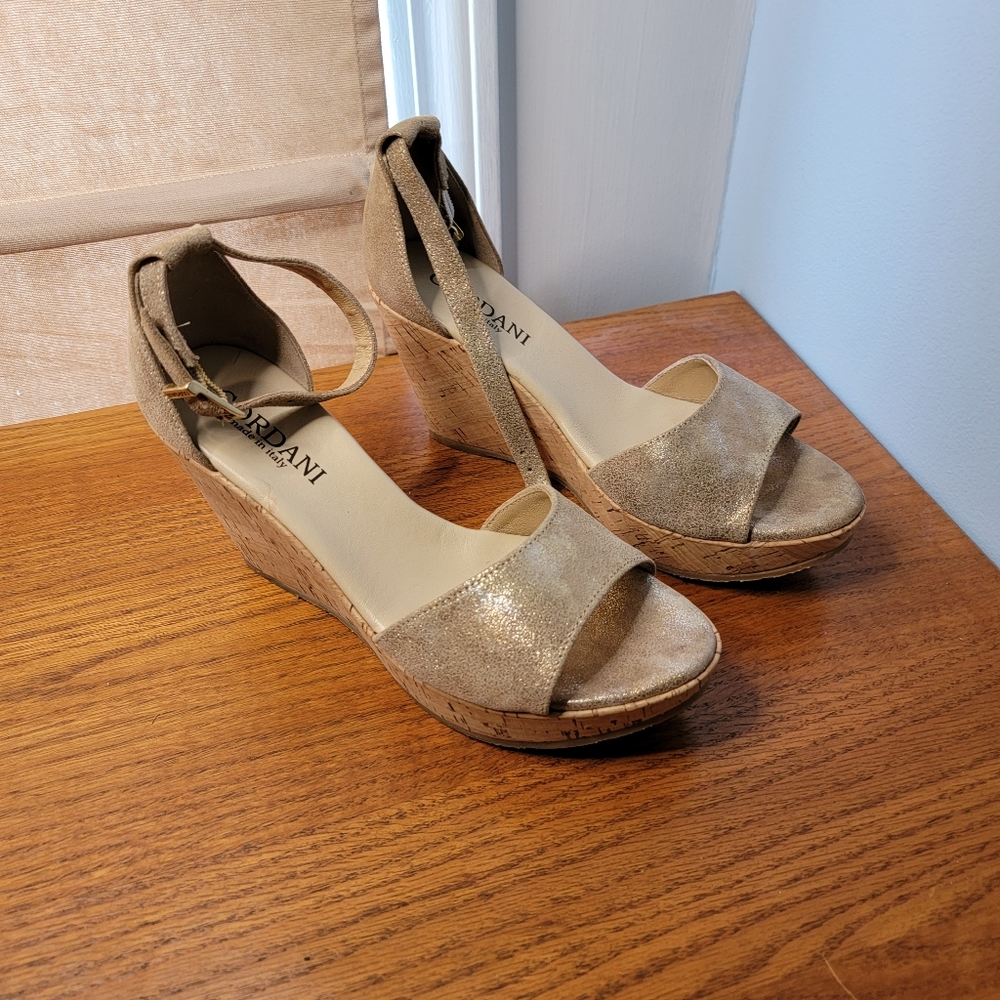 Cordani, Gold high-heel wedge, 8 1/2